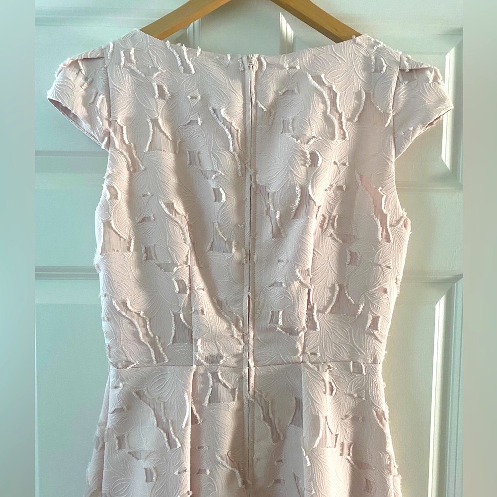 H&M Textured Floral Pleated Mini Dress Size 6 Light Pink Feminine Elegant Chic - Picture 5 of 9